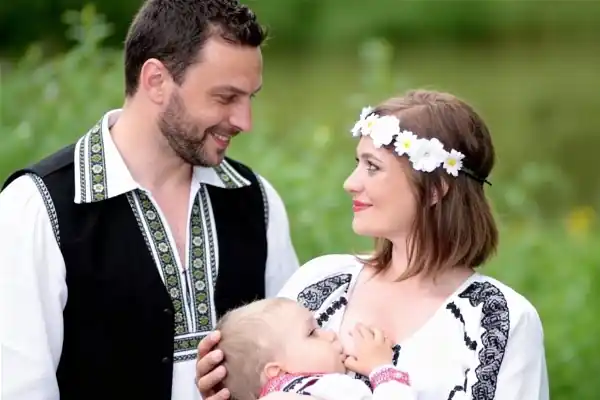 Mère allaitant son bébé - bienfaits santé prouvés