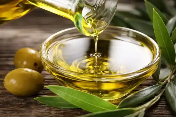 Masque maison à l'huile d'olive et ingrédients naturels pour le visage