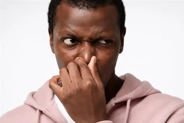 Solutions naturelles contre la mauvaise haleine et hygiène bucco-dentaire