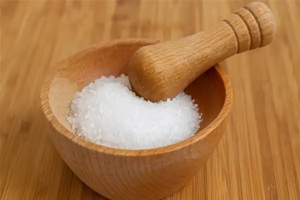 Épices et herbes aromatiques pour remplacer le sel en cuisine